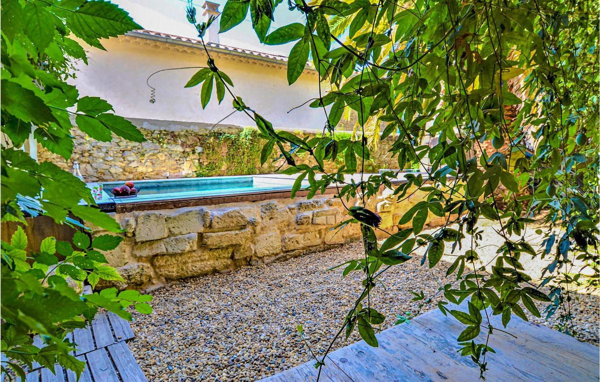 Awesome Apartment In Pujaut With Swimming Pool Buitenkant foto