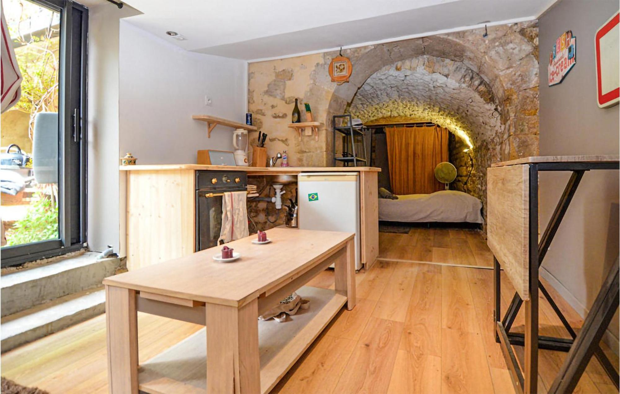 Awesome Apartment In Pujaut With Swimming Pool Buitenkant foto