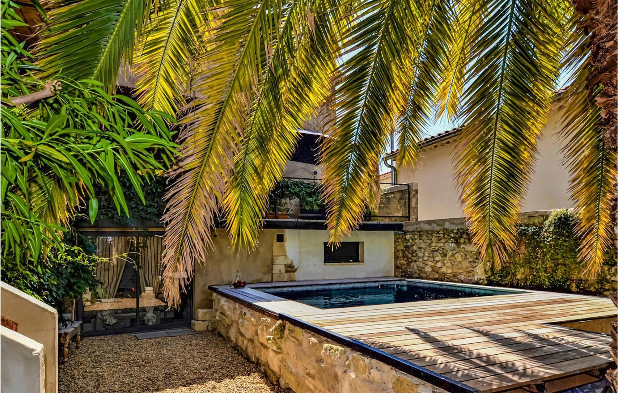 Awesome Apartment In Pujaut With Swimming Pool Buitenkant foto